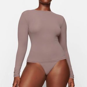 FITS EVERYBODY LONG SLEEVE T-SHIRT | UMBER